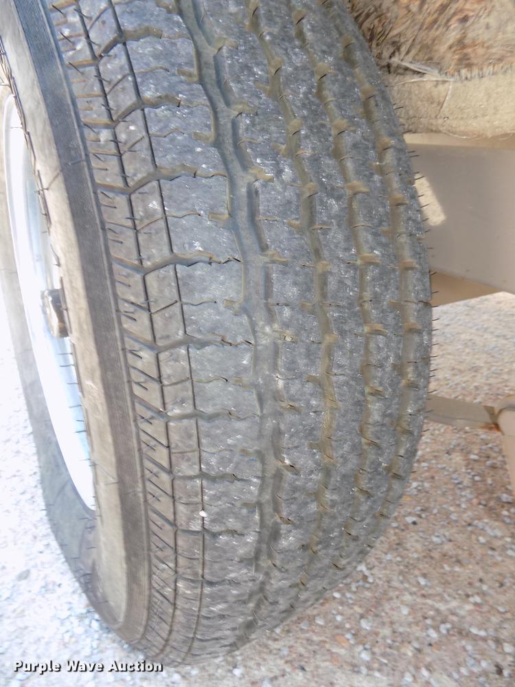 image for item DB8669 2000 Mariah Jubilee 214 deck boat