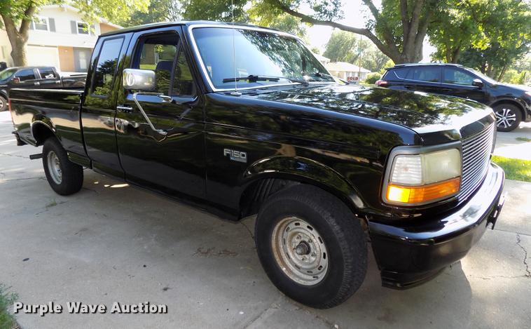 image for item DB8677 1994 Ford F150 XL SuperCab pickup truck