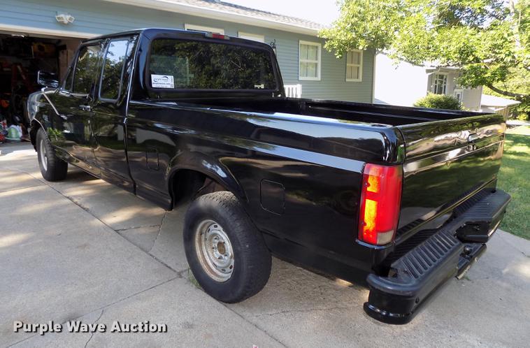 image for item DB8677 1994 Ford F150 XL SuperCab pickup truck