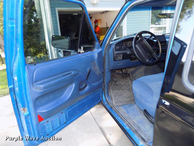 image for item DB8677 1994 Ford F150 XL SuperCab pickup truck