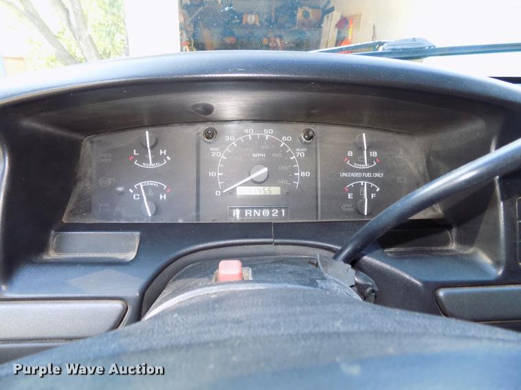 image for item DB8677 1994 Ford F150 XL SuperCab pickup truck