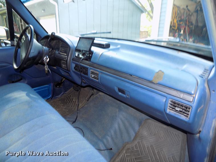 image for item DB8677 1994 Ford F150 XL SuperCab pickup truck