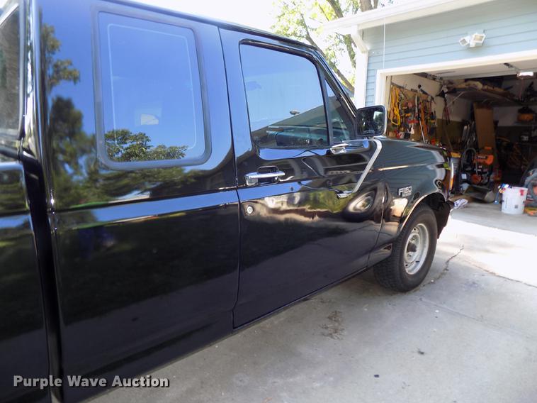 image for item DB8677 1994 Ford F150 XL SuperCab pickup truck