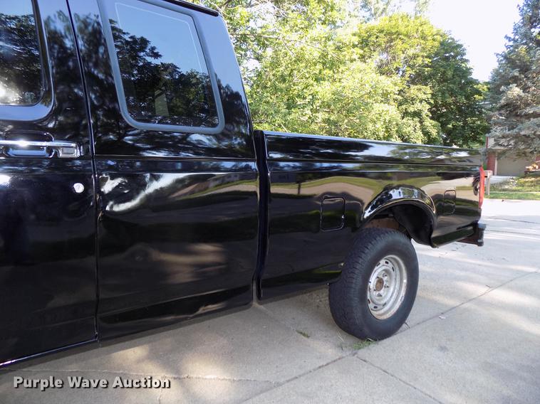 image for item DB8677 1994 Ford F150 XL SuperCab pickup truck