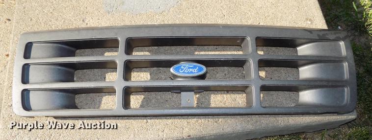 image for item DB8677 1994 Ford F150 XL SuperCab pickup truck