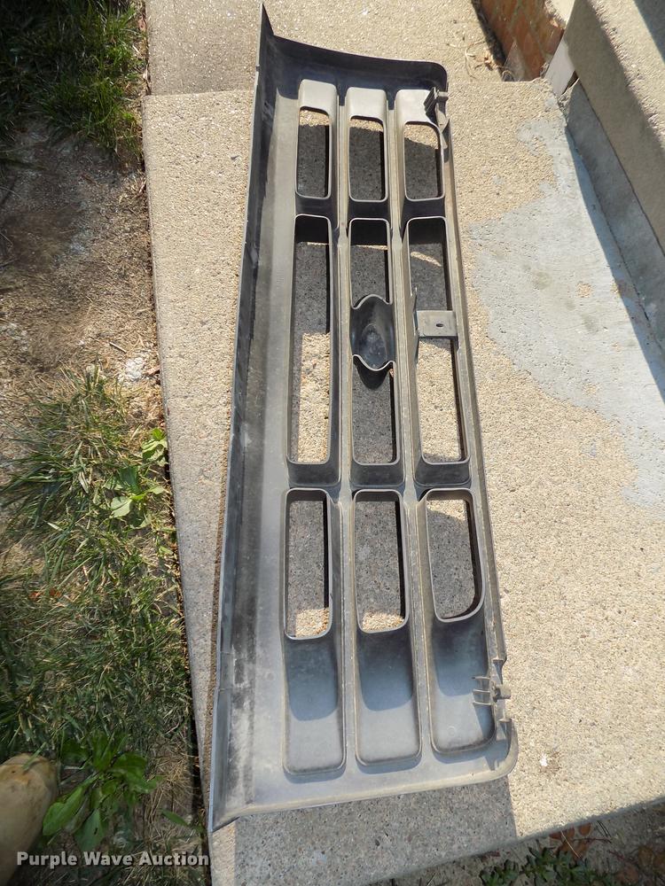 image for item DB8677 1994 Ford F150 XL SuperCab pickup truck