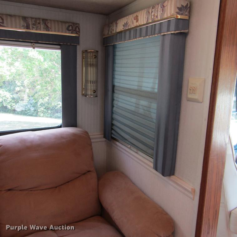 image for item DD2678 1997 Overland Laredo RV