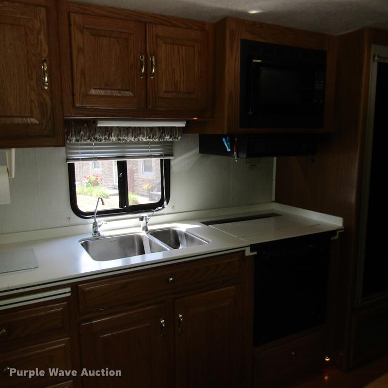 image for item DD2678 1997 Overland Laredo RV