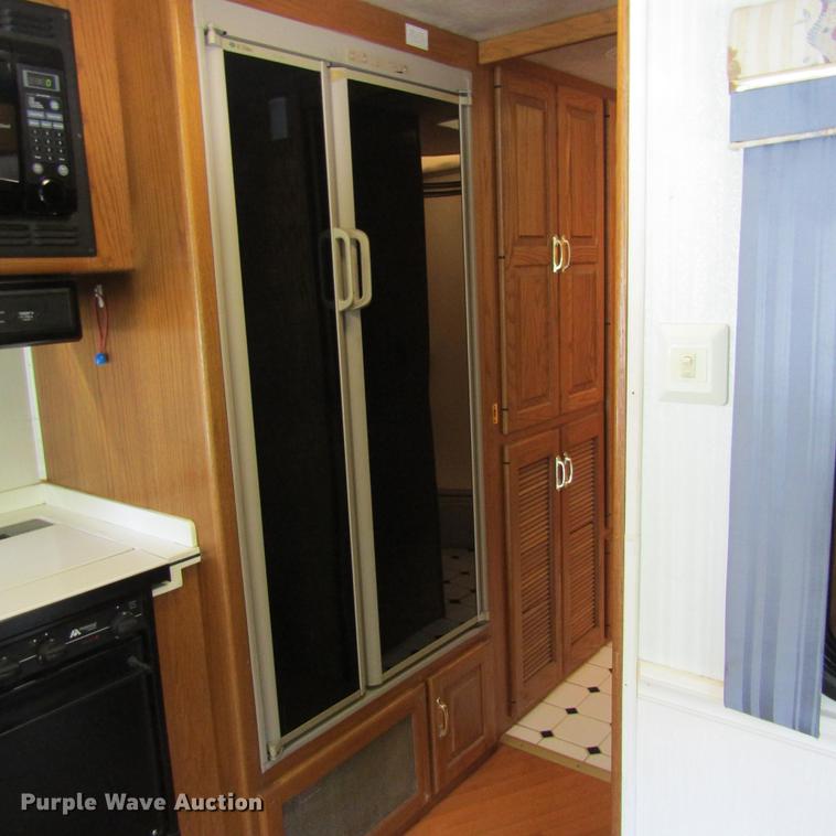 image for item DD2678 1997 Overland Laredo RV