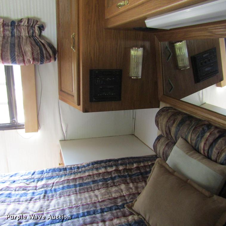 image for item DD2678 1997 Overland Laredo RV