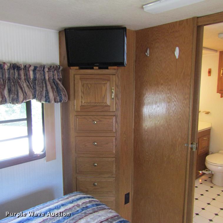 image for item DD2678 1997 Overland Laredo RV