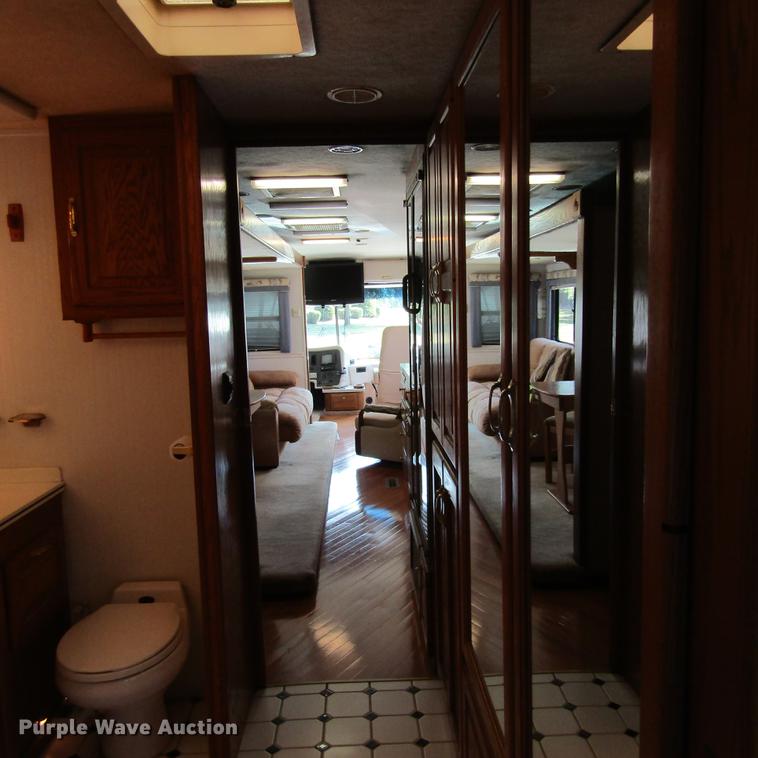 image for item DD2678 1997 Overland Laredo RV