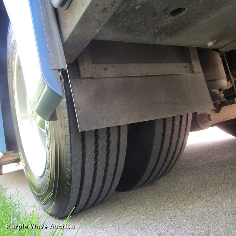 image for item DD2678 1997 Overland Laredo RV