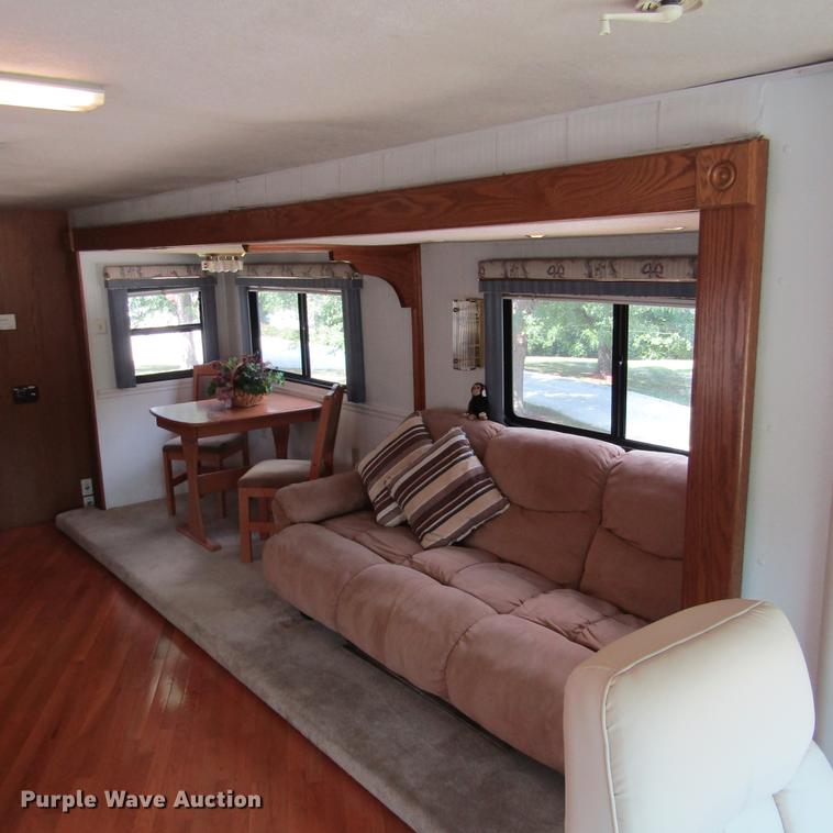 image for item DD2678 1997 Overland Laredo RV