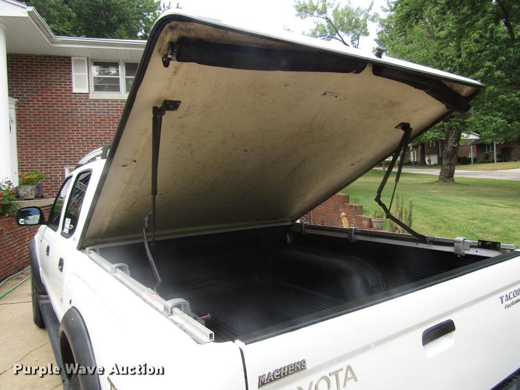 image for item DD7508 2002 Toyota Tacoma Double Cab pickup truck