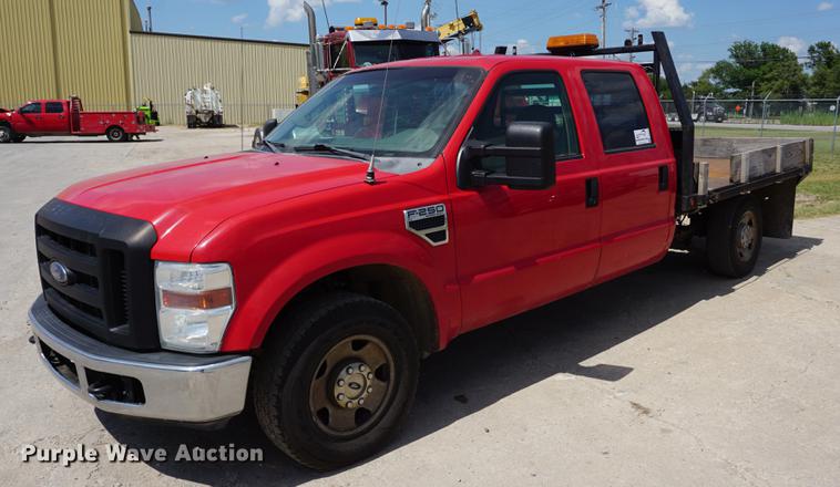 image for item DD7761 2008 Ford F250 Super Duty Crew Cab flatbed pickup truck