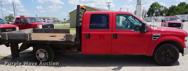 image for item DD7761 2008 Ford F250 Super Duty Crew Cab flatbed pickup truck
