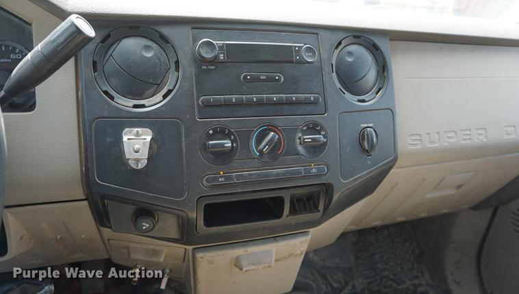 image for item DD7761 2008 Ford F250 Super Duty Crew Cab flatbed pickup truck