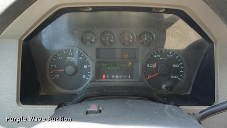 image for item DD7761 2008 Ford F250 Super Duty Crew Cab flatbed pickup truck