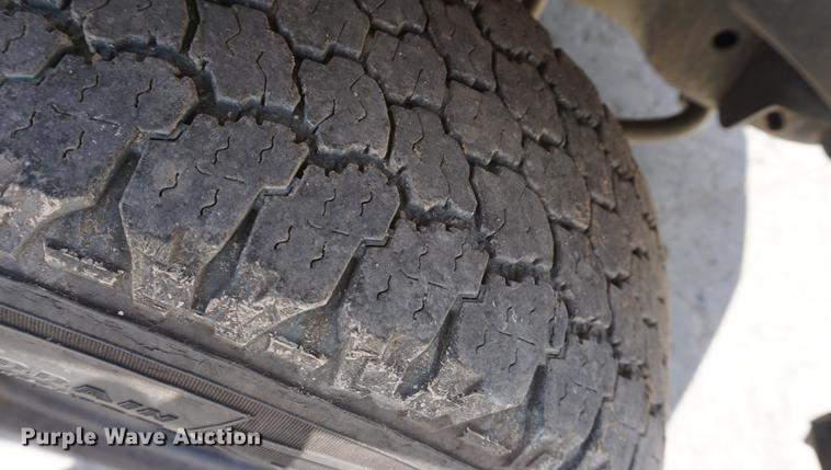 image for item DD7761 2008 Ford F250 Super Duty Crew Cab flatbed pickup truck