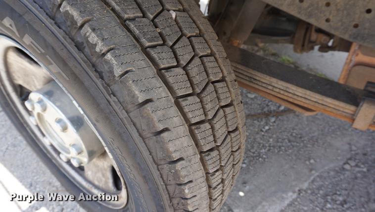 image for item DD7761 2008 Ford F250 Super Duty Crew Cab flatbed pickup truck