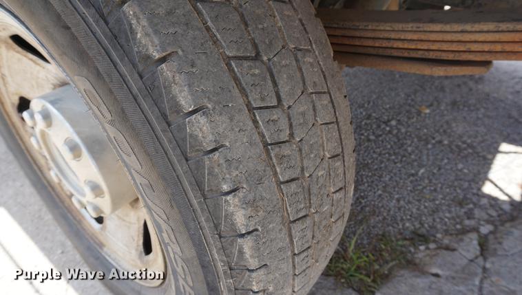 image for item DD7761 2008 Ford F250 Super Duty Crew Cab flatbed pickup truck