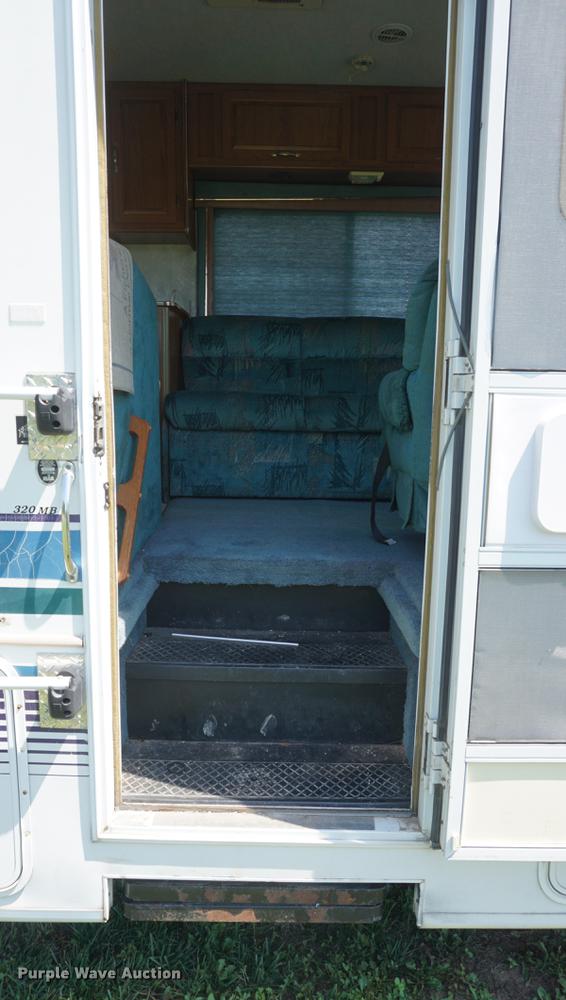 image for item DD7797 1996 Chevrolet Coachmen Catalina RV