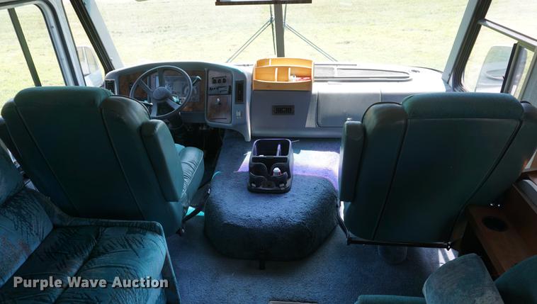 image for item DD7797 1996 Chevrolet Coachmen Catalina RV