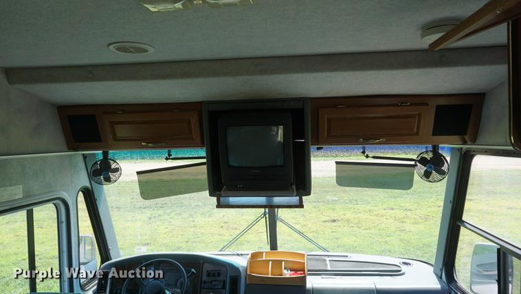 image for item DD7797 1996 Chevrolet Coachmen Catalina RV