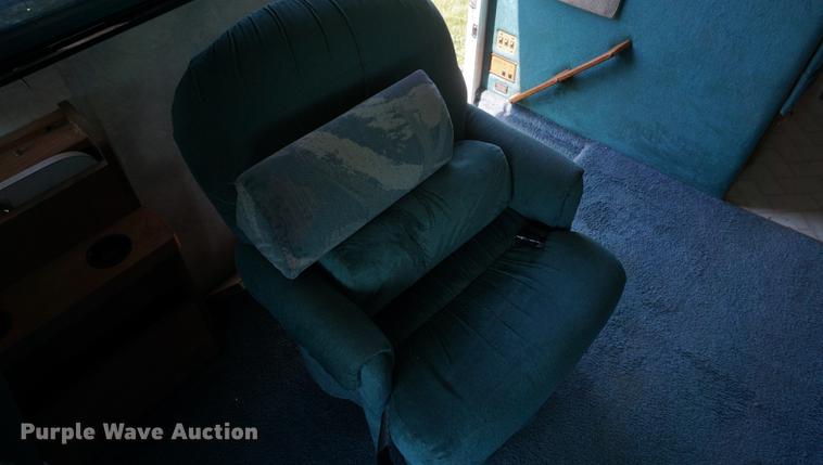 image for item DD7797 1996 Chevrolet Coachmen Catalina RV