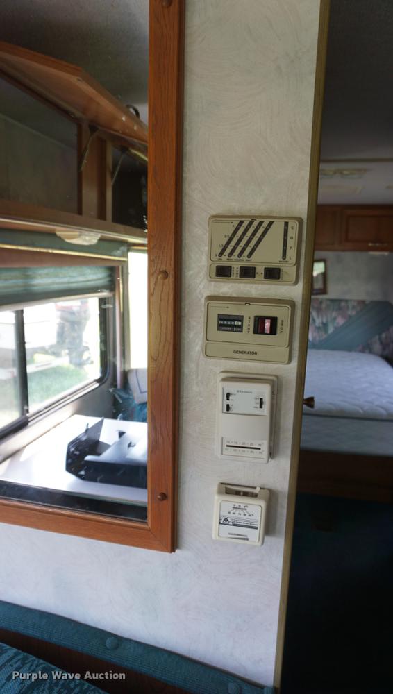 image for item DD7797 1996 Chevrolet Coachmen Catalina RV