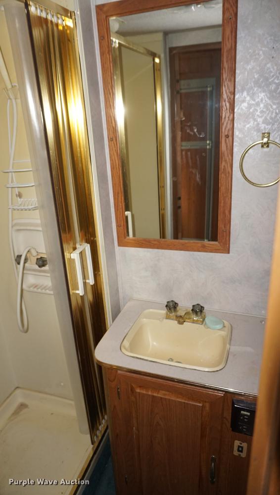 image for item DD7797 1996 Chevrolet Coachmen Catalina RV