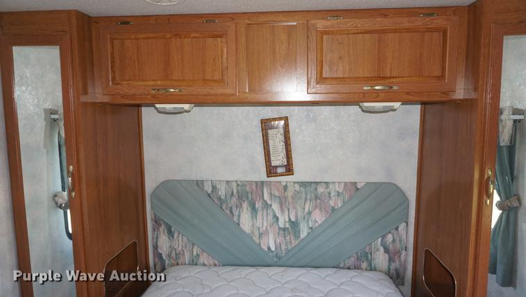 image for item DD7797 1996 Chevrolet Coachmen Catalina RV