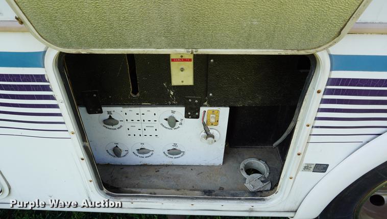 image for item DD7797 1996 Chevrolet Coachmen Catalina RV