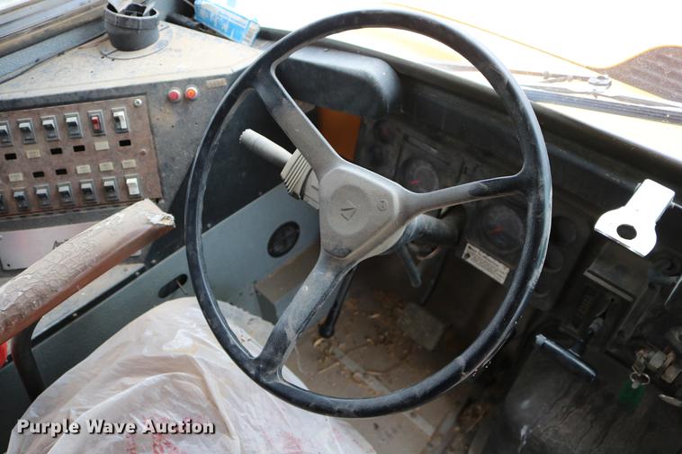 image for item DD8285 1987 International S1853 Ward SS-20 school bus