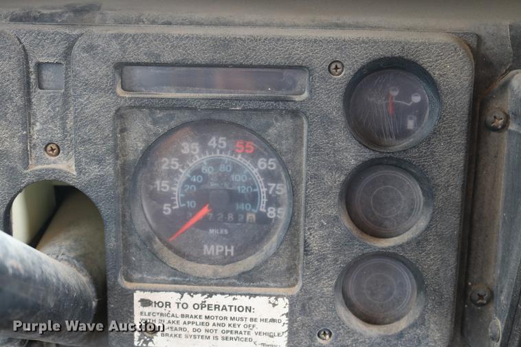 image for item DD8285 1987 International S1853 Ward SS-20 school bus