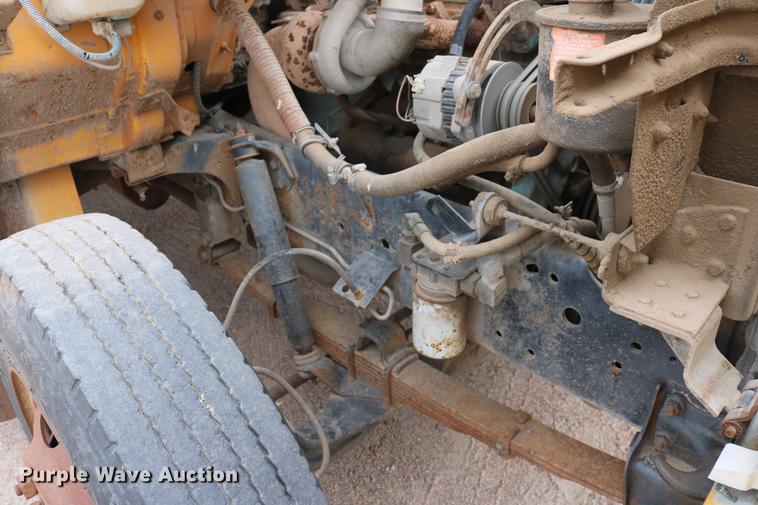 image for item DD8285 1987 International S1853 Ward SS-20 school bus