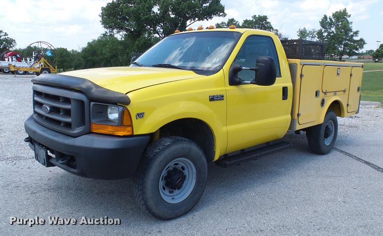 image for item DD8636 1999 Ford F250 Super Duty utility bed pickup truck