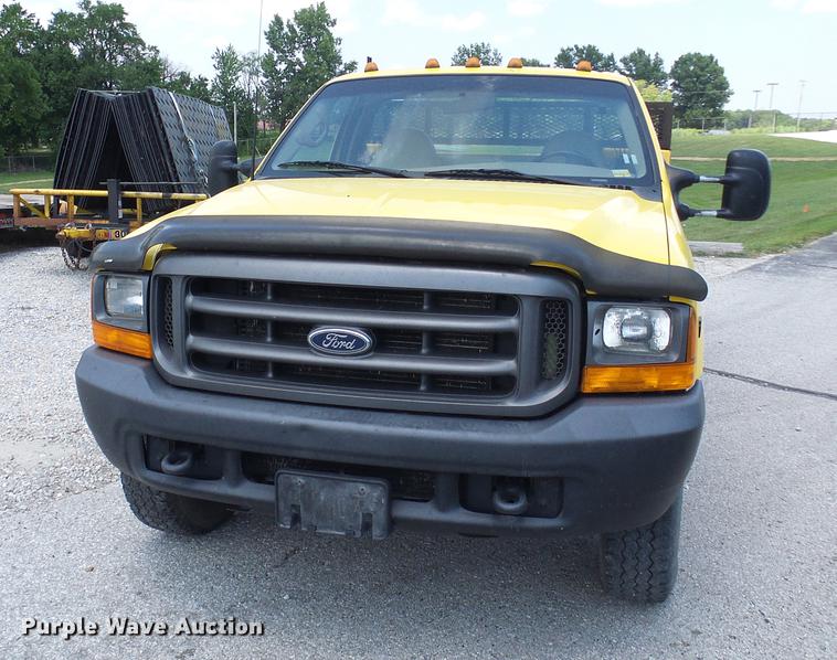 image for item DD8636 1999 Ford F250 Super Duty utility bed pickup truck