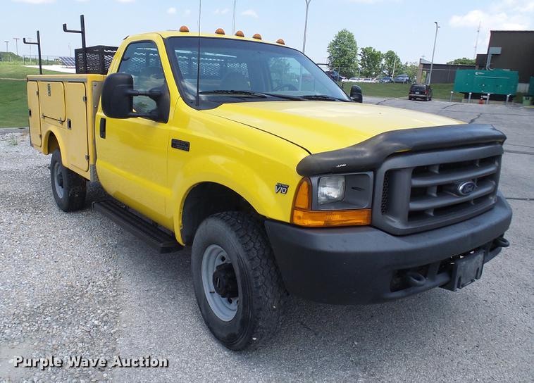 image for item DD8636 1999 Ford F250 Super Duty utility bed pickup truck