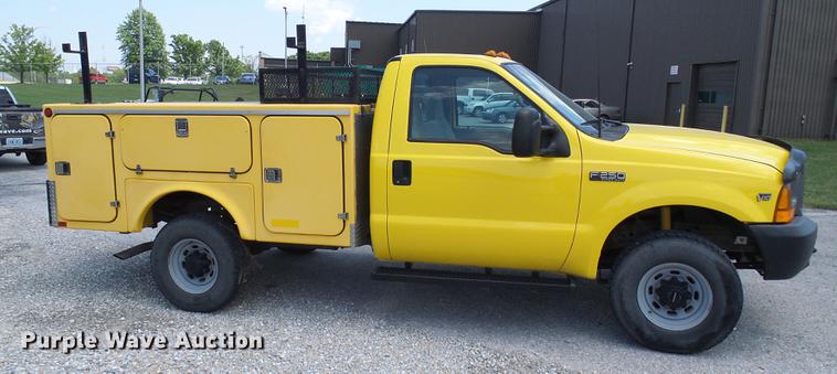 image for item DD8636 1999 Ford F250 Super Duty utility bed pickup truck