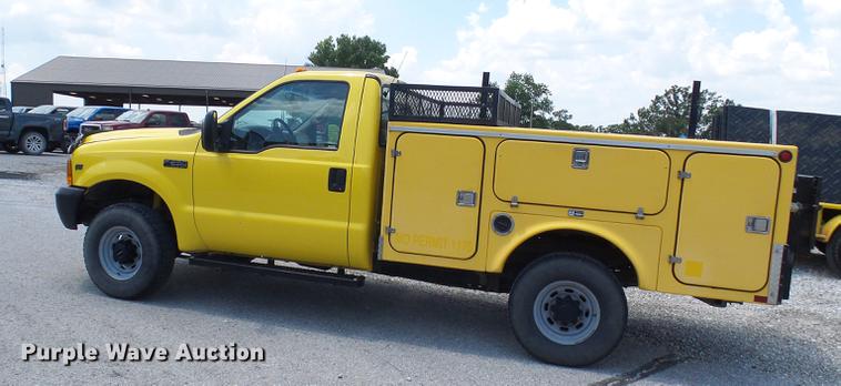 image for item DD8636 1999 Ford F250 Super Duty utility bed pickup truck