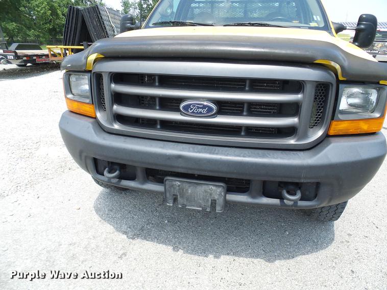 image for item DD8636 1999 Ford F250 Super Duty utility bed pickup truck