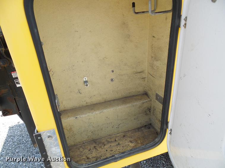 image for item DD8636 1999 Ford F250 Super Duty utility bed pickup truck