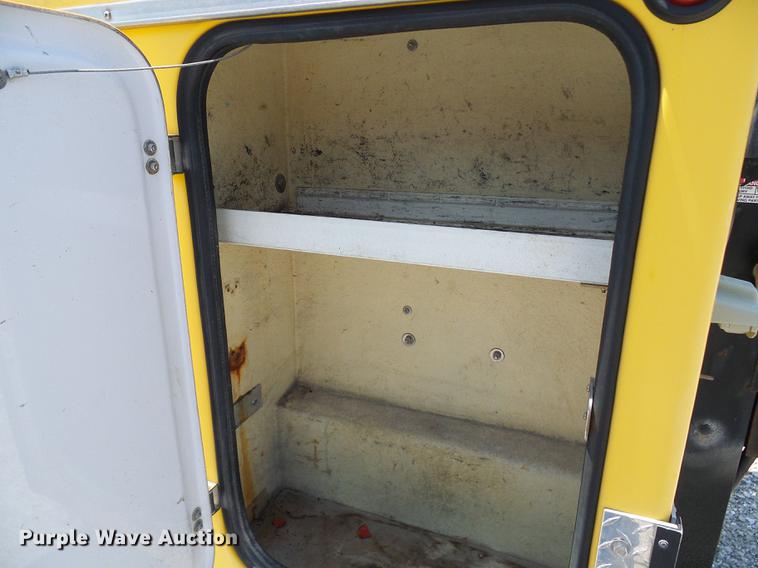 image for item DD8636 1999 Ford F250 Super Duty utility bed pickup truck