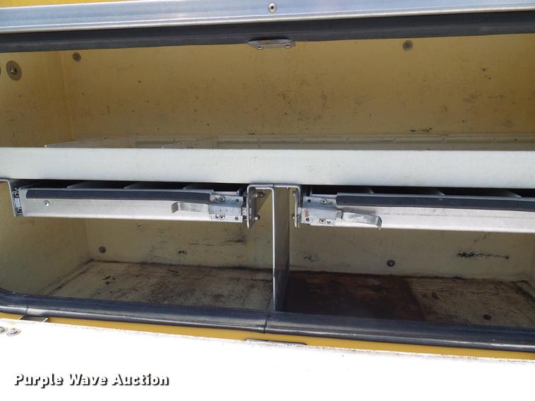 image for item DD8636 1999 Ford F250 Super Duty utility bed pickup truck