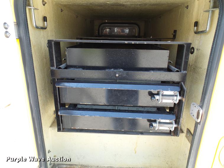 image for item DD8636 1999 Ford F250 Super Duty utility bed pickup truck