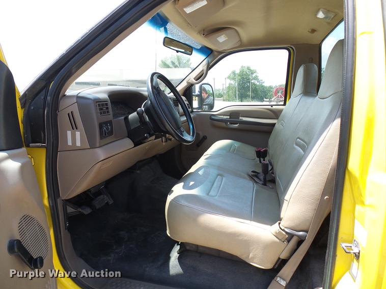 image for item DD8636 1999 Ford F250 Super Duty utility bed pickup truck