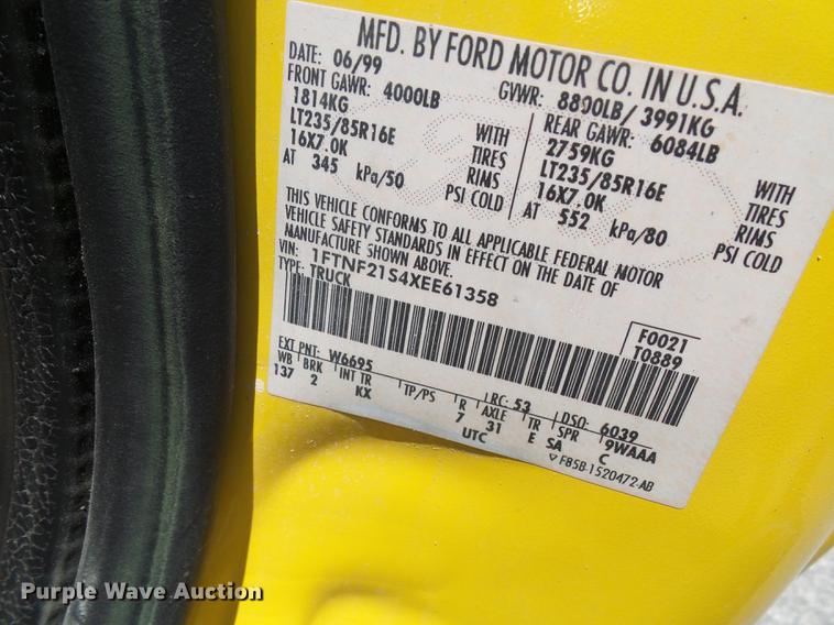 image for item DD8636 1999 Ford F250 Super Duty utility bed pickup truck