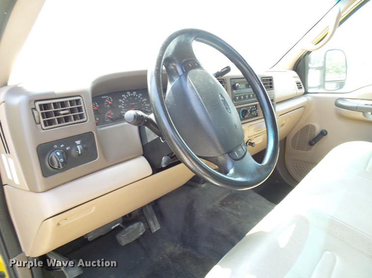 image for item DD8636 1999 Ford F250 Super Duty utility bed pickup truck